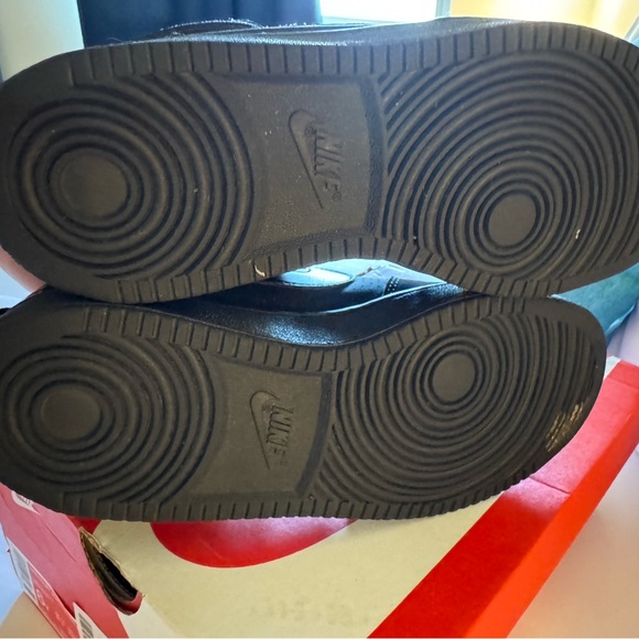 NIKE COURT BOROUGH MID TOP BLACK SIZE 6 YOUTH - Picture 3 of 7